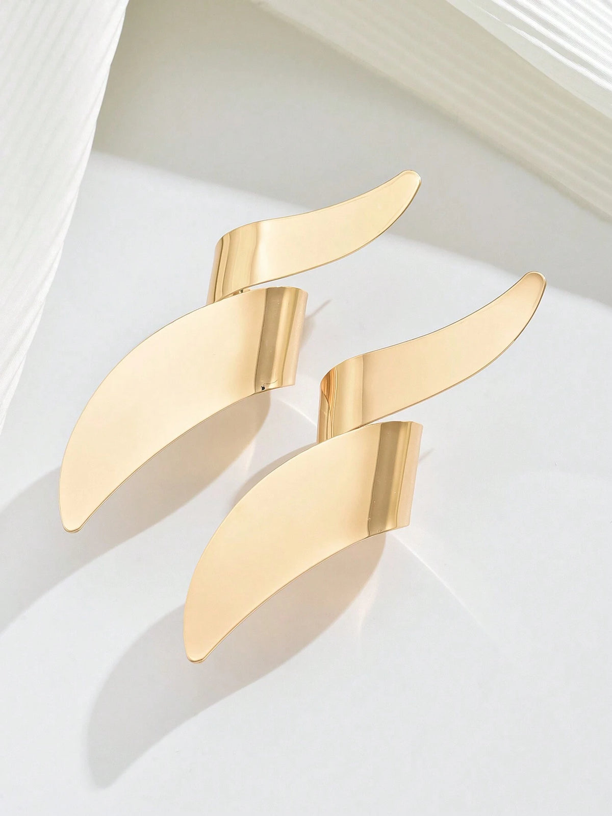 SHEIN 2 Large Fashion Exaggerated Sexy Lightning-Shaped Gothic Oversized Earrings