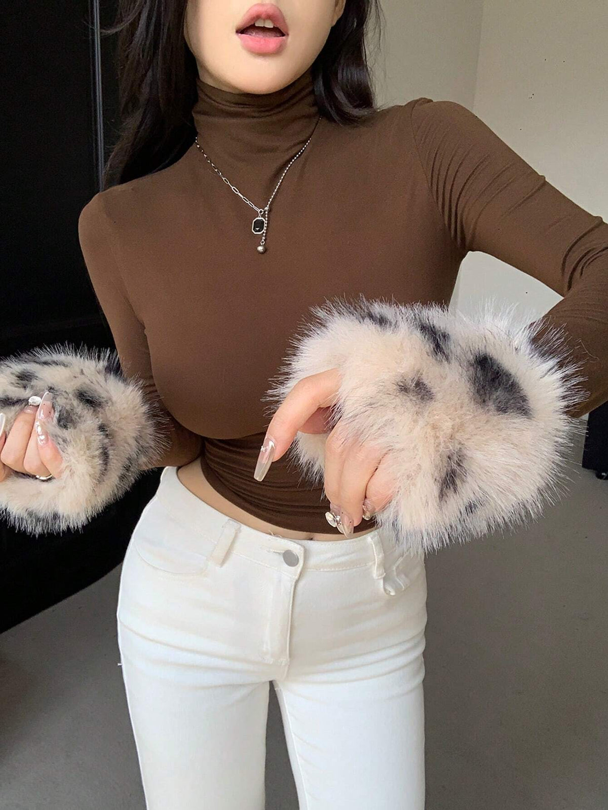SHEIN DAZY Leopard Print Fluffy Patchwork Slim Fit Turtleneck Long Sleeve T-Shirt