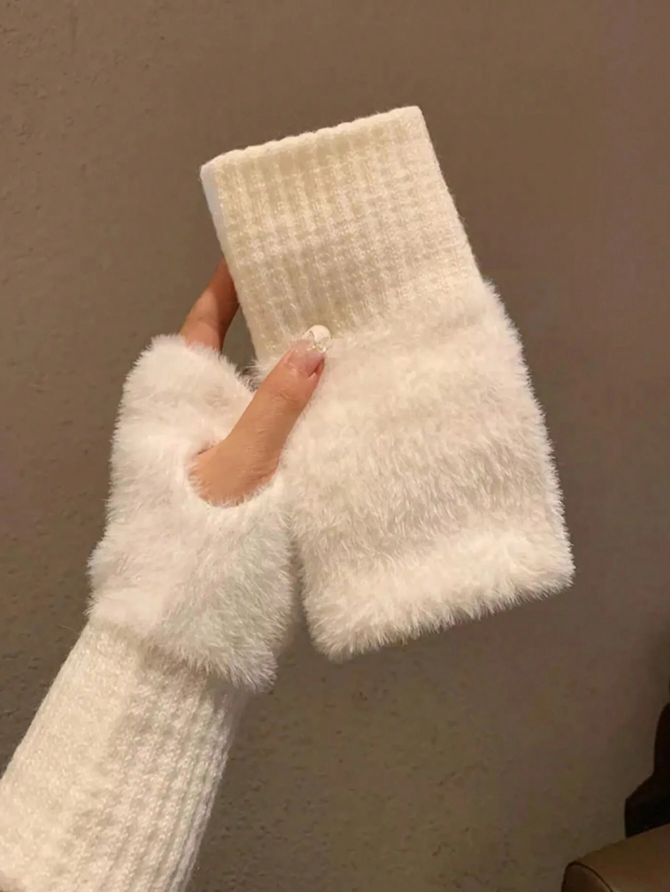 shein 1pair Mink Fleece Soft Winter Half Finger Gloves Women Warm Luxury Solid White Plush Knitted Fingerless Gloves Wrist Mittens Writting