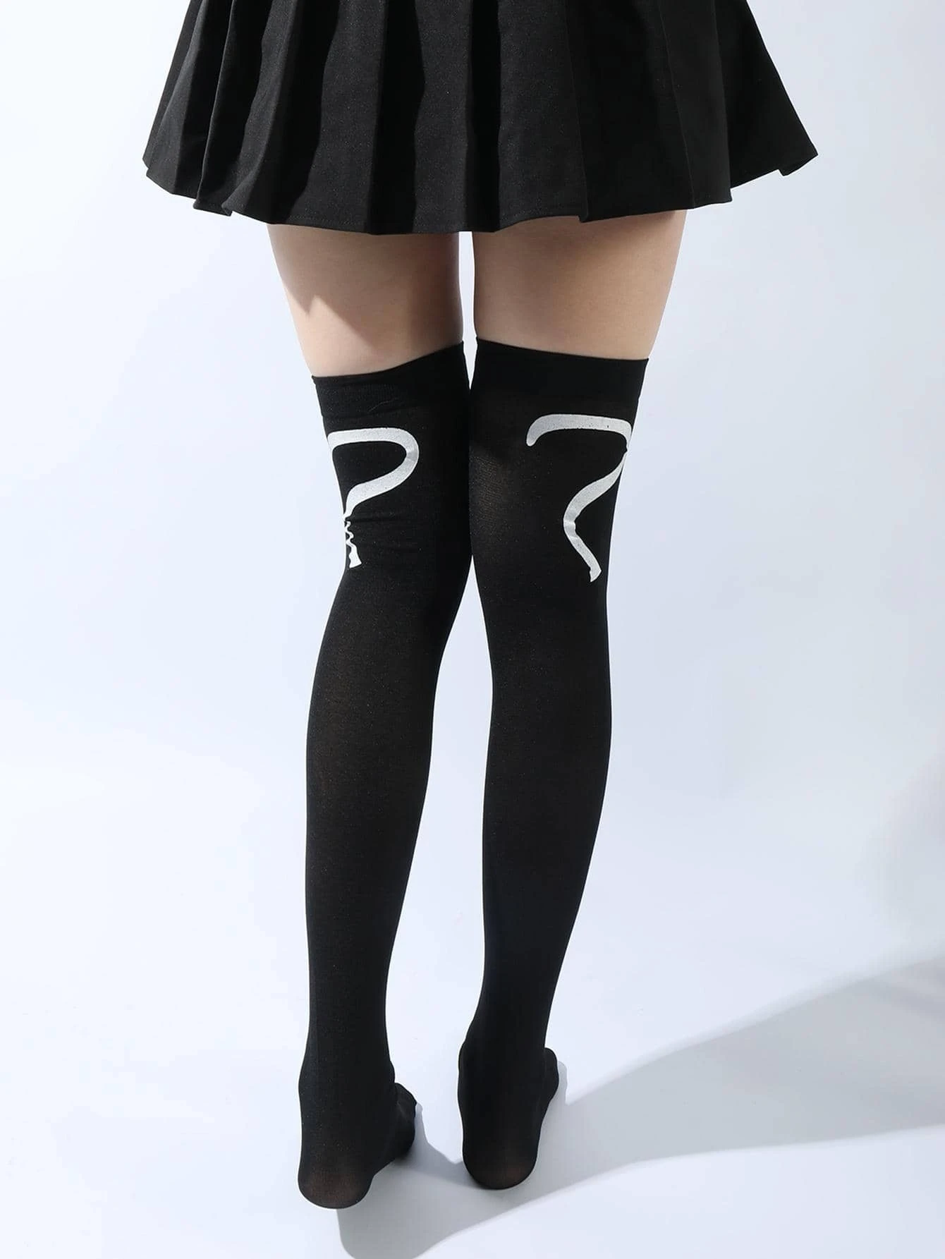 SHEIN 1pair Women Cartoon Cat Graphic Fashion Over The Knee Socks