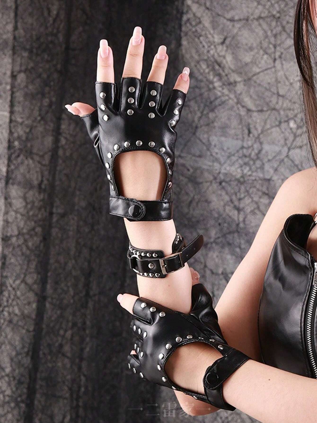 shen Black Rivet Punk Style PU Leather Breathable Short Gloves With Exposed Fingers - Image 2