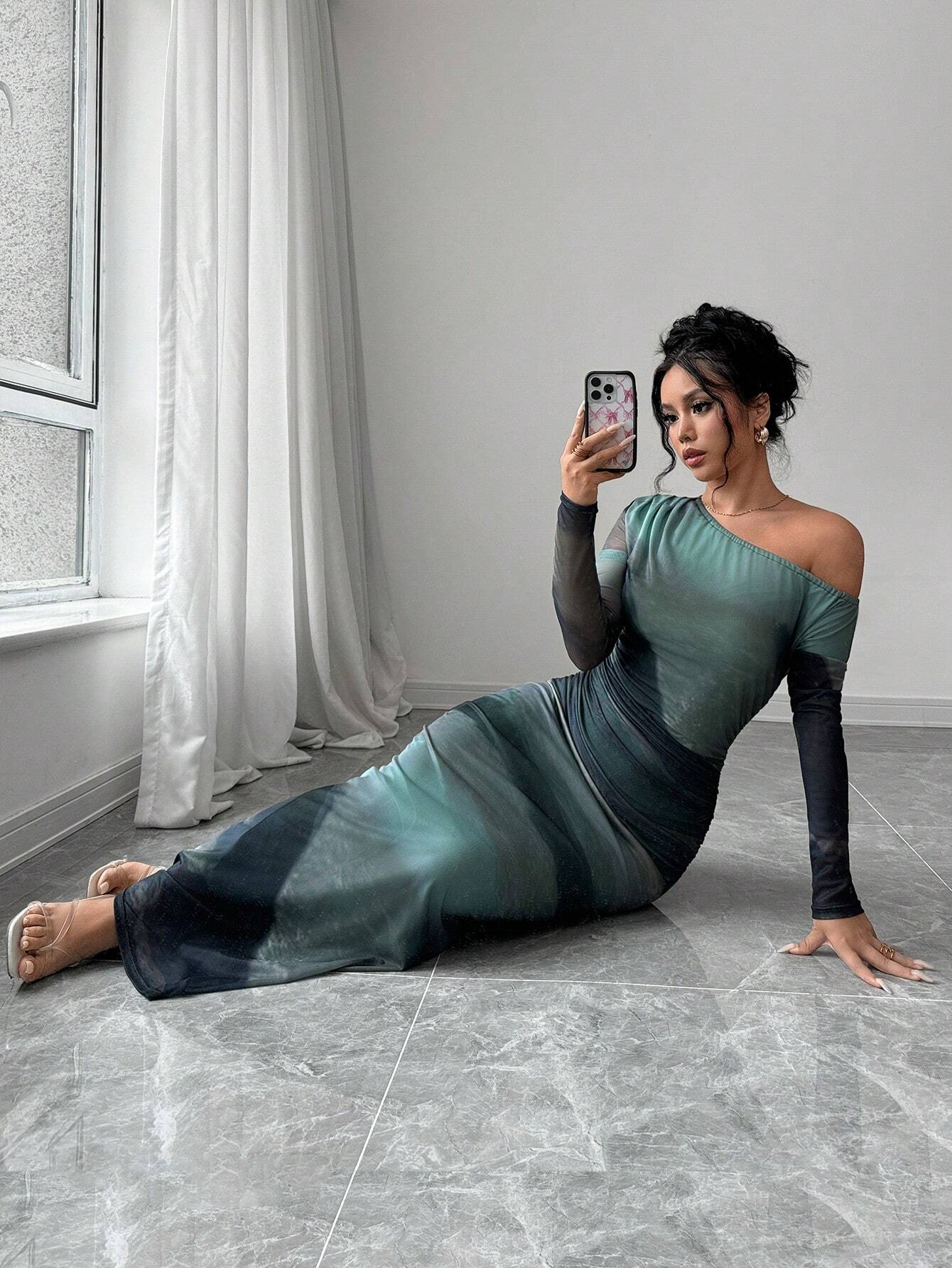SHEIN Raffinéa Green Tie-Dye Wide Shoulder Ruched Side Bodycon Dress - Image 3