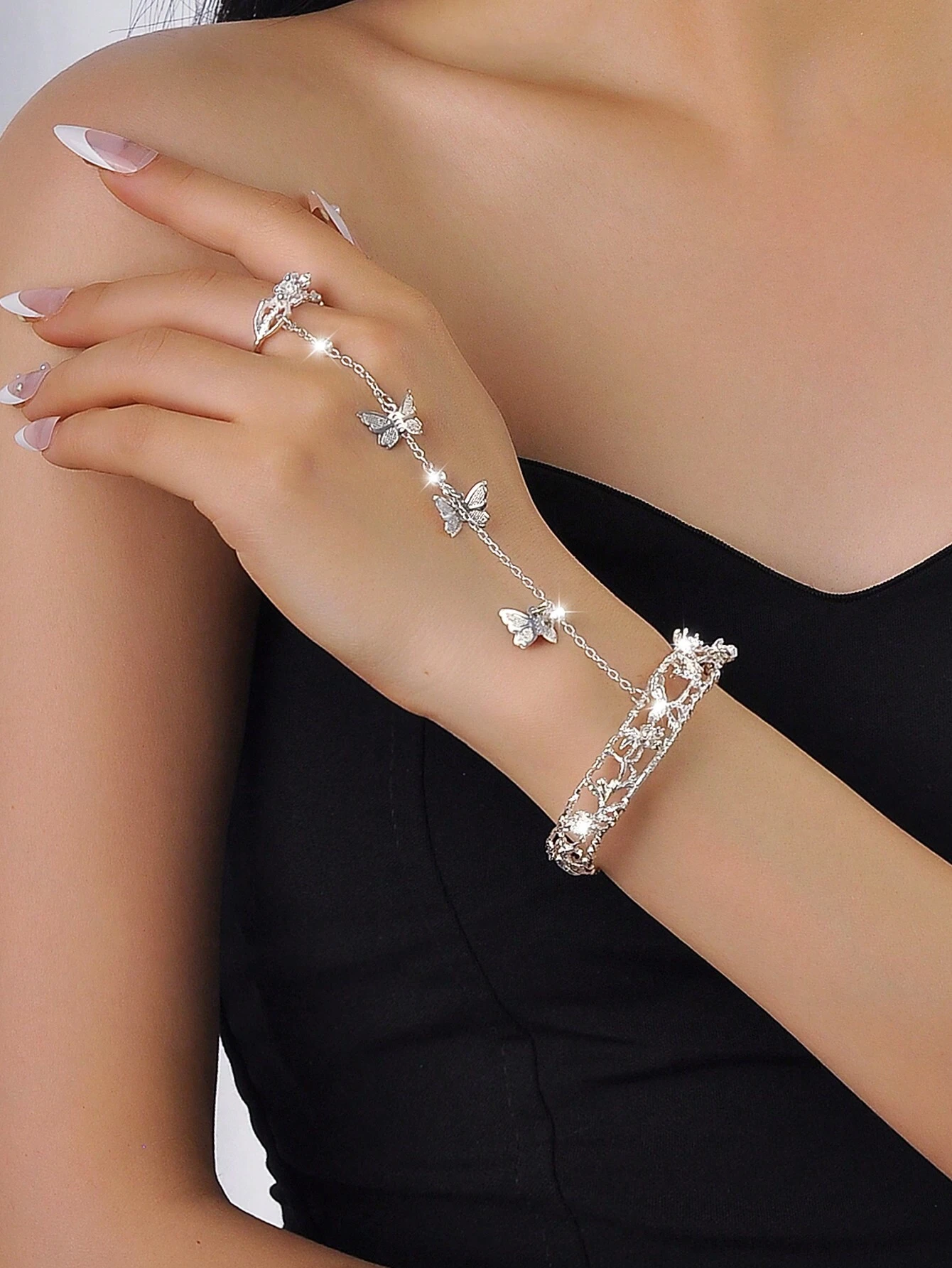 shein 1pc Fashionable Butterfly Linked Finger Ring Adjustable Bracelet Accessory