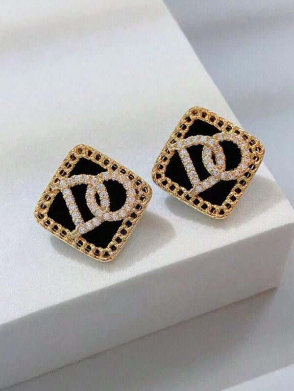 shein 1 Pair European And American Fashionable Classic Diamond-Shaped Square Earrings