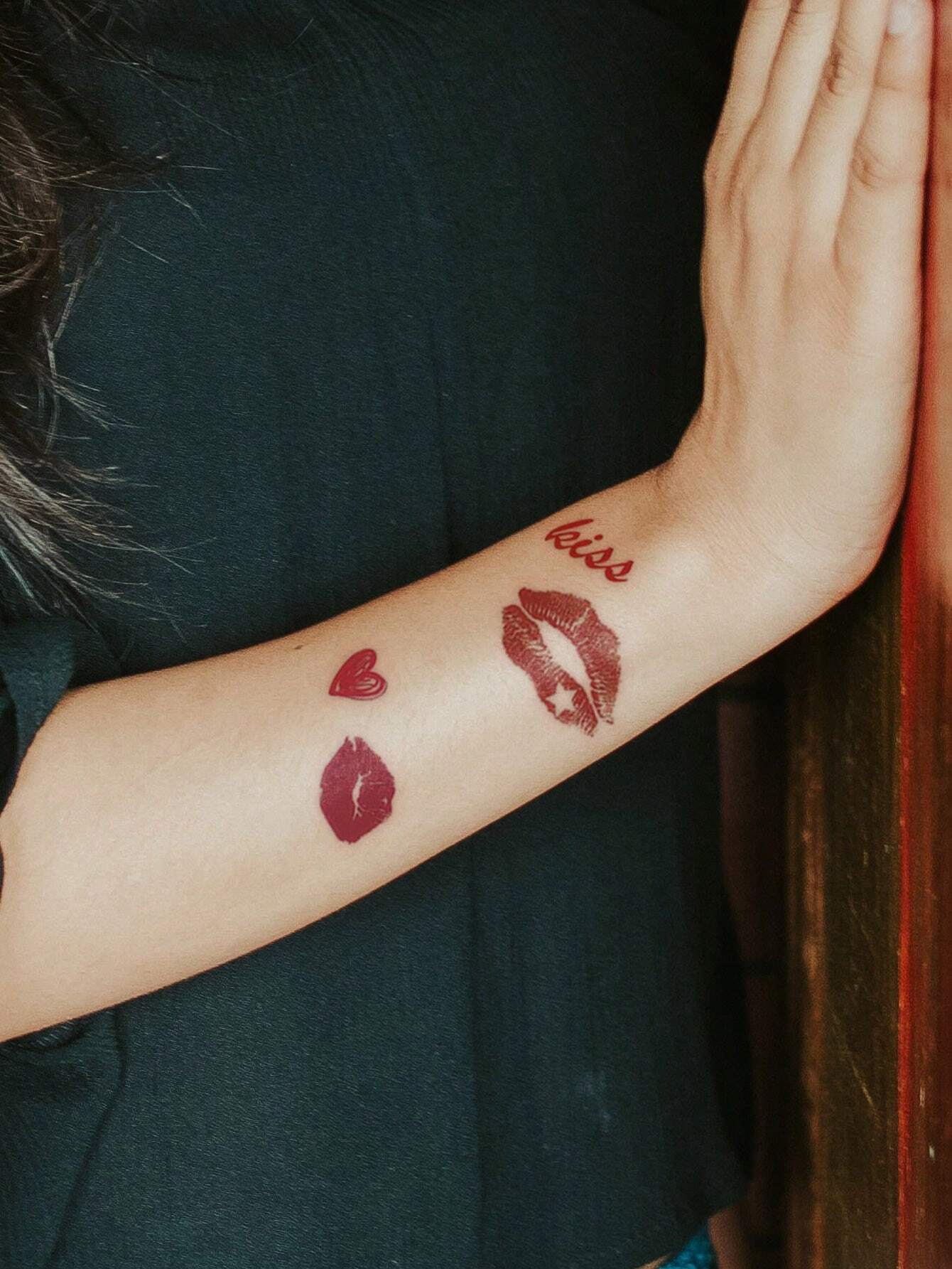 SHEIN1pc Romantic Sexy Red Lip Tattoo Sticker