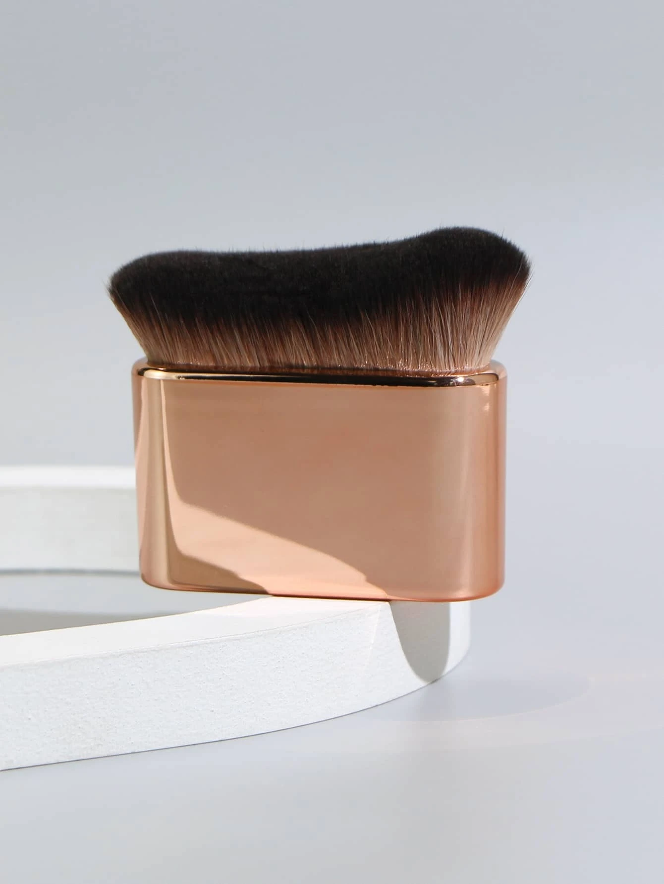 shein1pc Rose Gold Wave Foundation Brush Facial Makeup Tool High-End Grade.