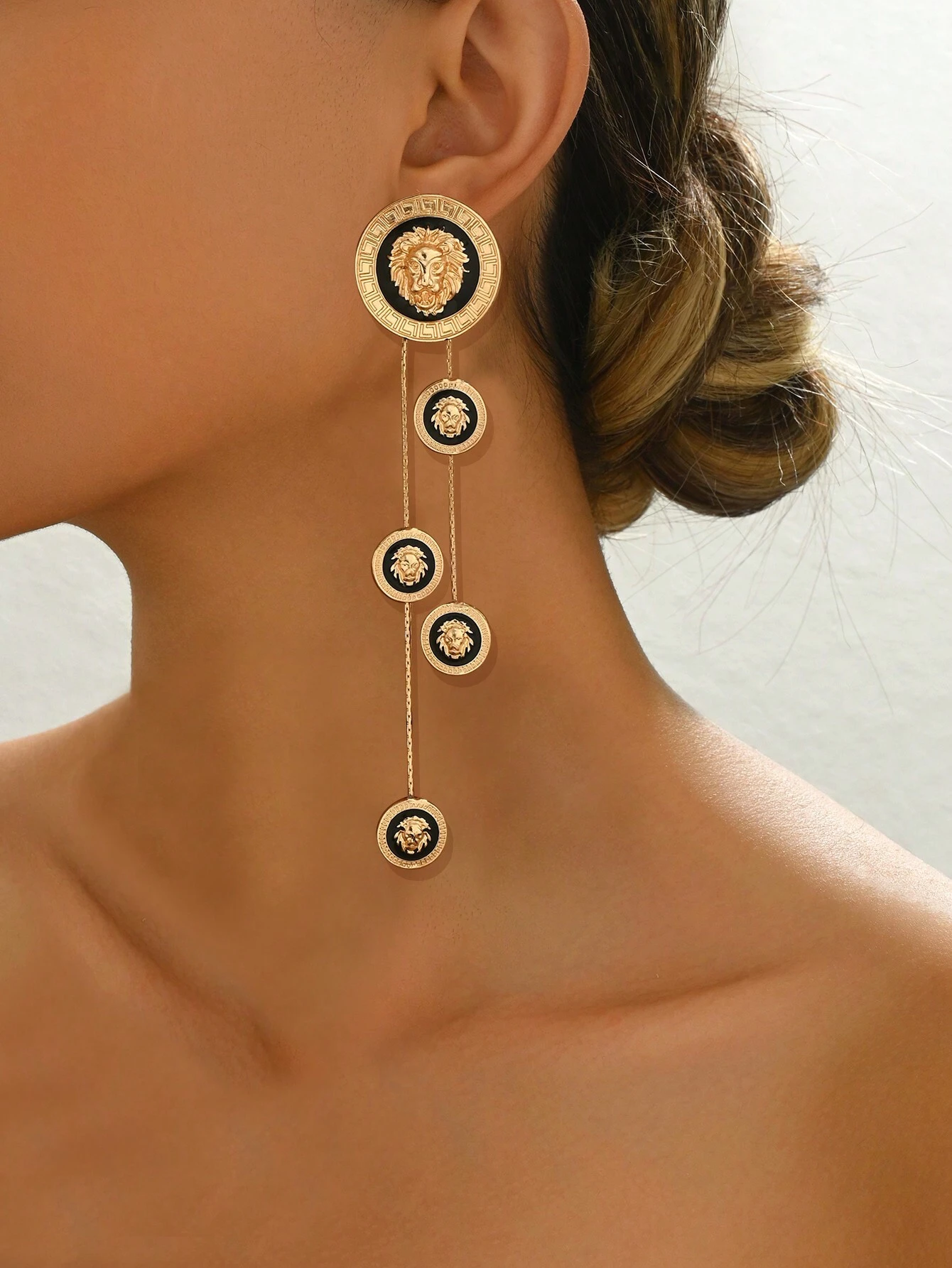 SHEIN Creative Lion Head Tassel Drop Earrings