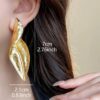 SHEIN Stylish Exaggerated French Vintage Asymmetrical Twisted Metal Leaf Elegant Party Personality Earrings