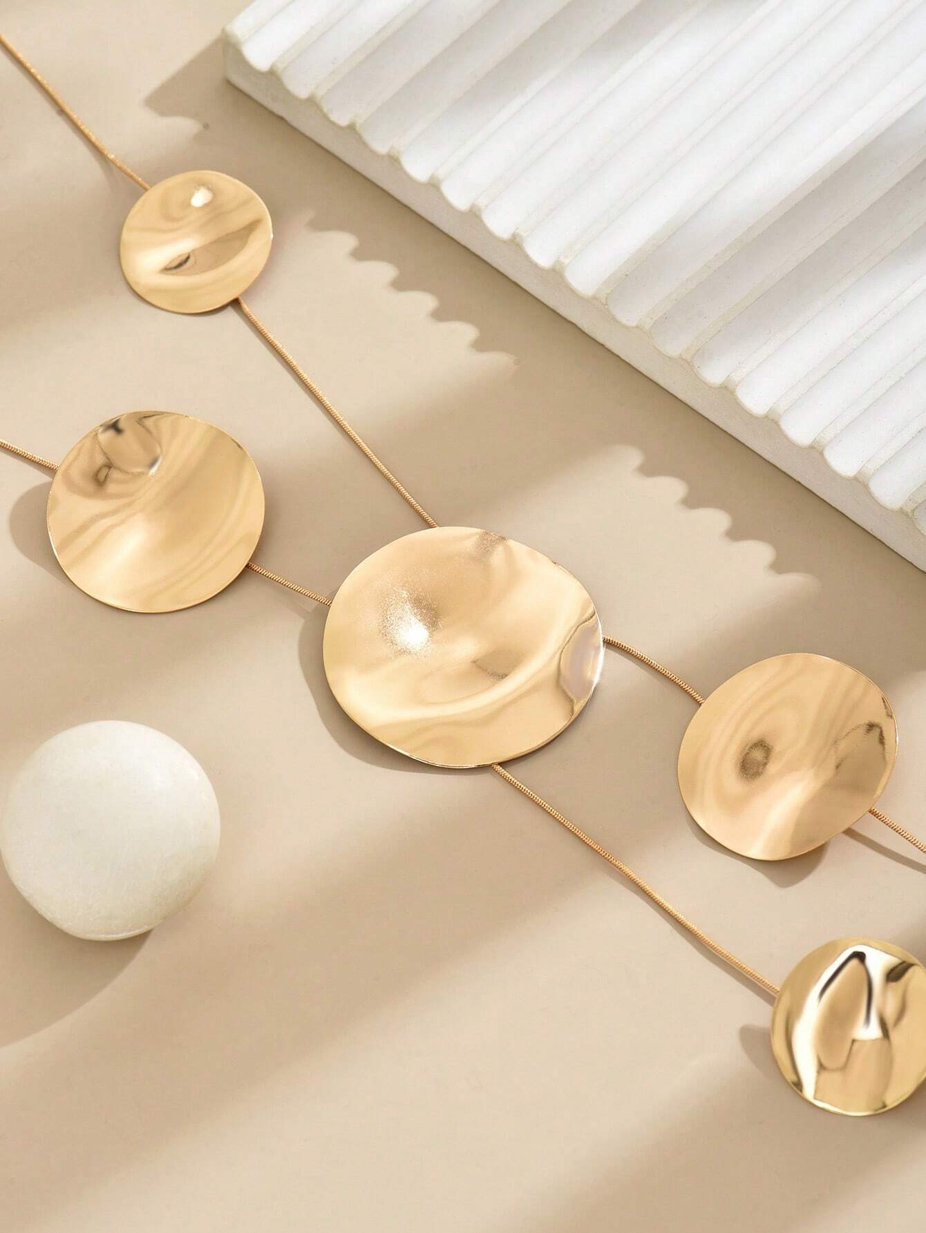 SHEIN 1pc Fashionable New Design Geometric Circle Asymmetrical Pendant Necklace - Image 3