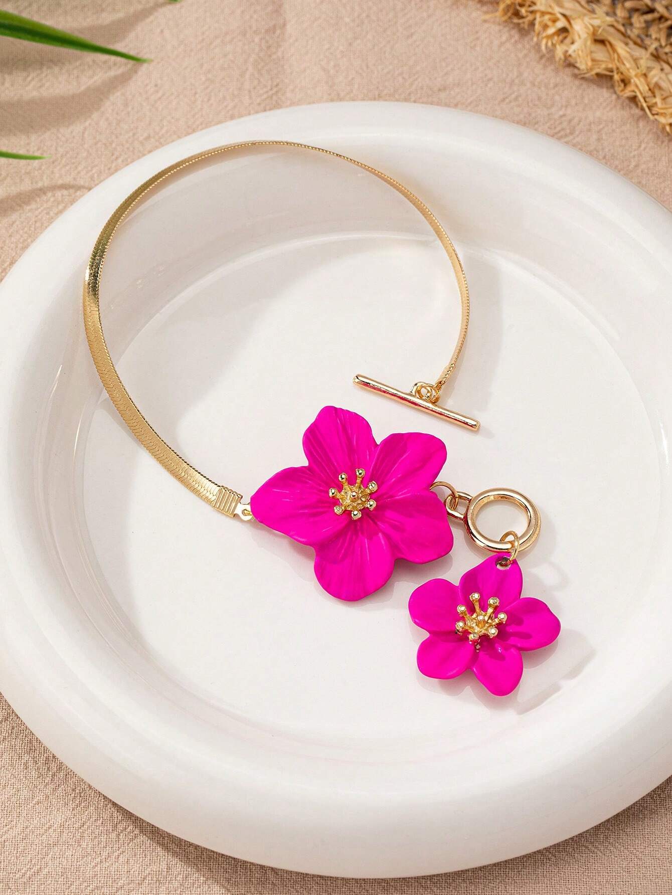 SHEIN Fashionable White Floral Spray Painting Elegant Simple Anklet