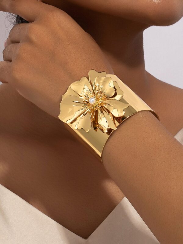 SHEIN 1pc Metal Wide Band With Floral Design Fashion Bracelet