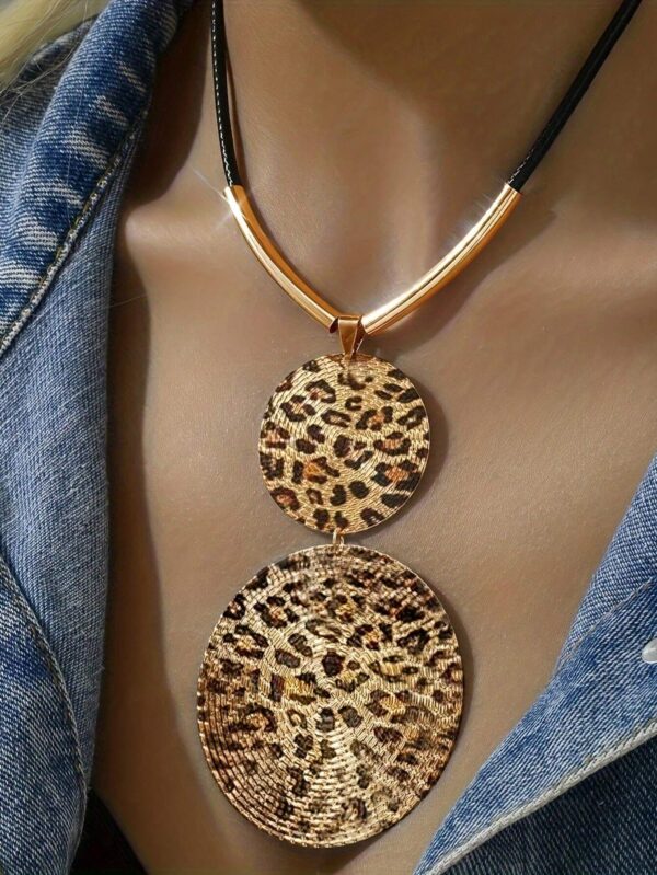 SHEIN1pc Simple Retro Spiral Pattern Circle Choker Necklace