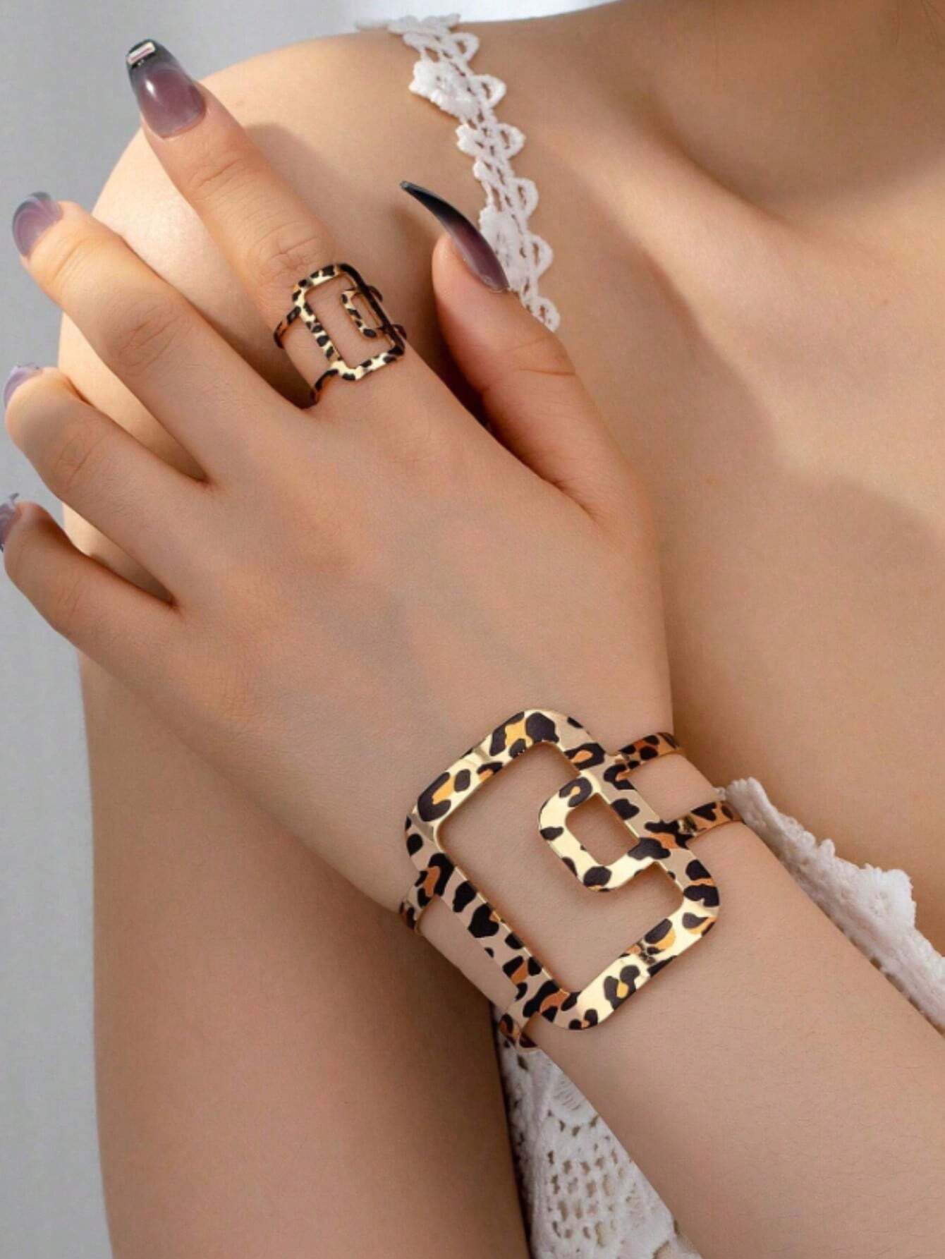 SHEIN 1set Fashionable, Elevated, Trendy, Minimalist, Geometric Hollow, Vintage Inspired Bangle Bracelet