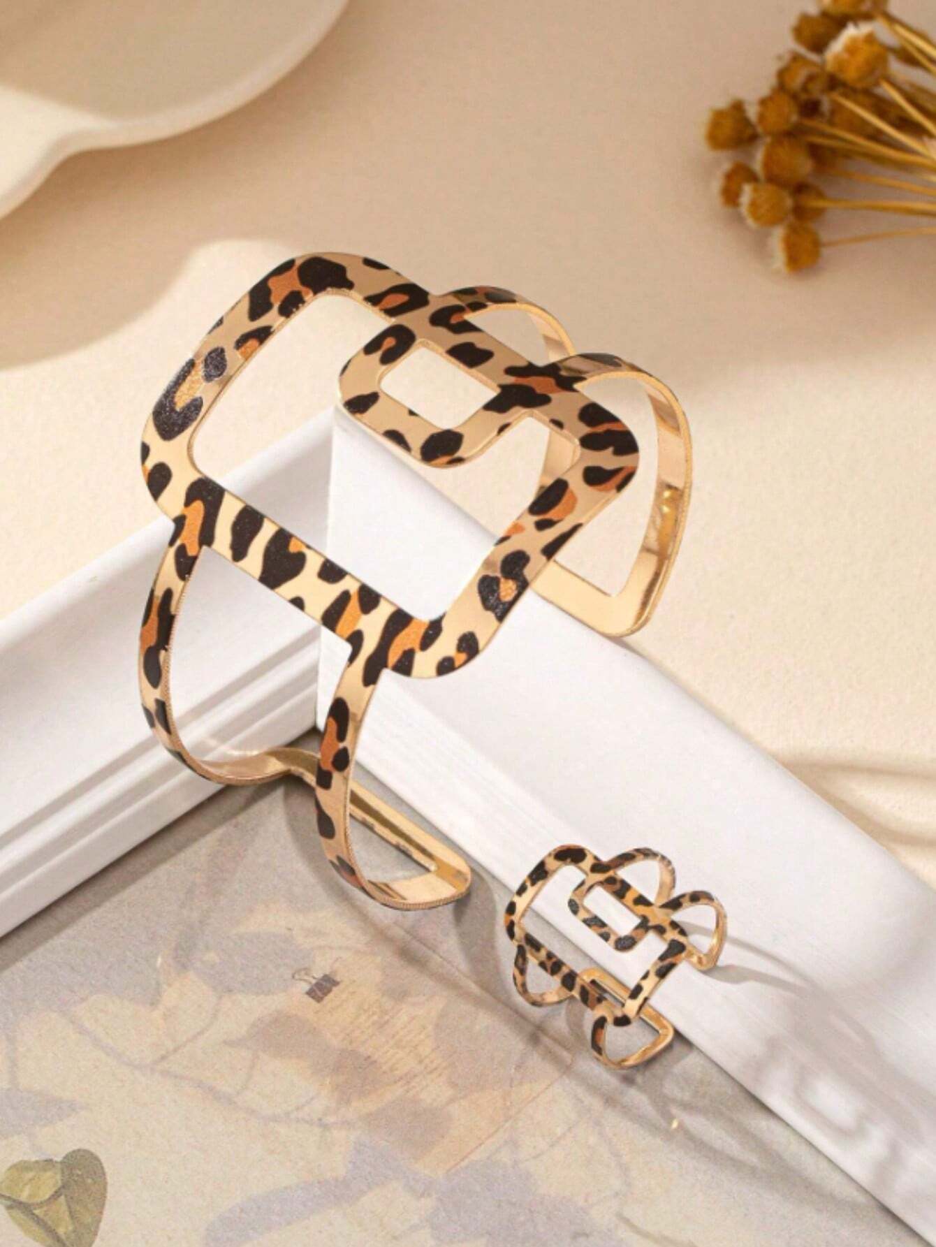 SHEIN 1set Fashionable, Elevated, Trendy, Minimalist, Geometric Hollow, Vintage Inspired Bangle Bracelet - Image 2