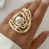 SHEIN 4pcs Vintage Fashion Exaggerated Metallic Geometric Wavy Crinkle Faux Pearl Rings