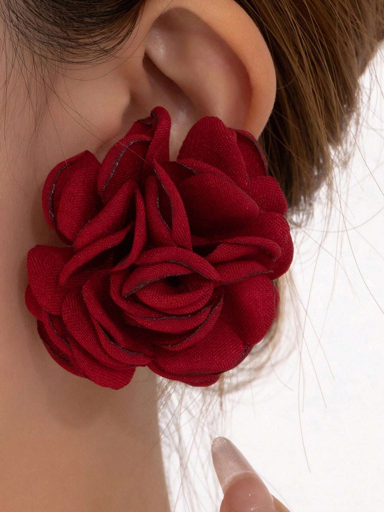 SHEIN 1 Pair Fashionable, Elegant, And Romantic Rose Flocked Stud Earrings