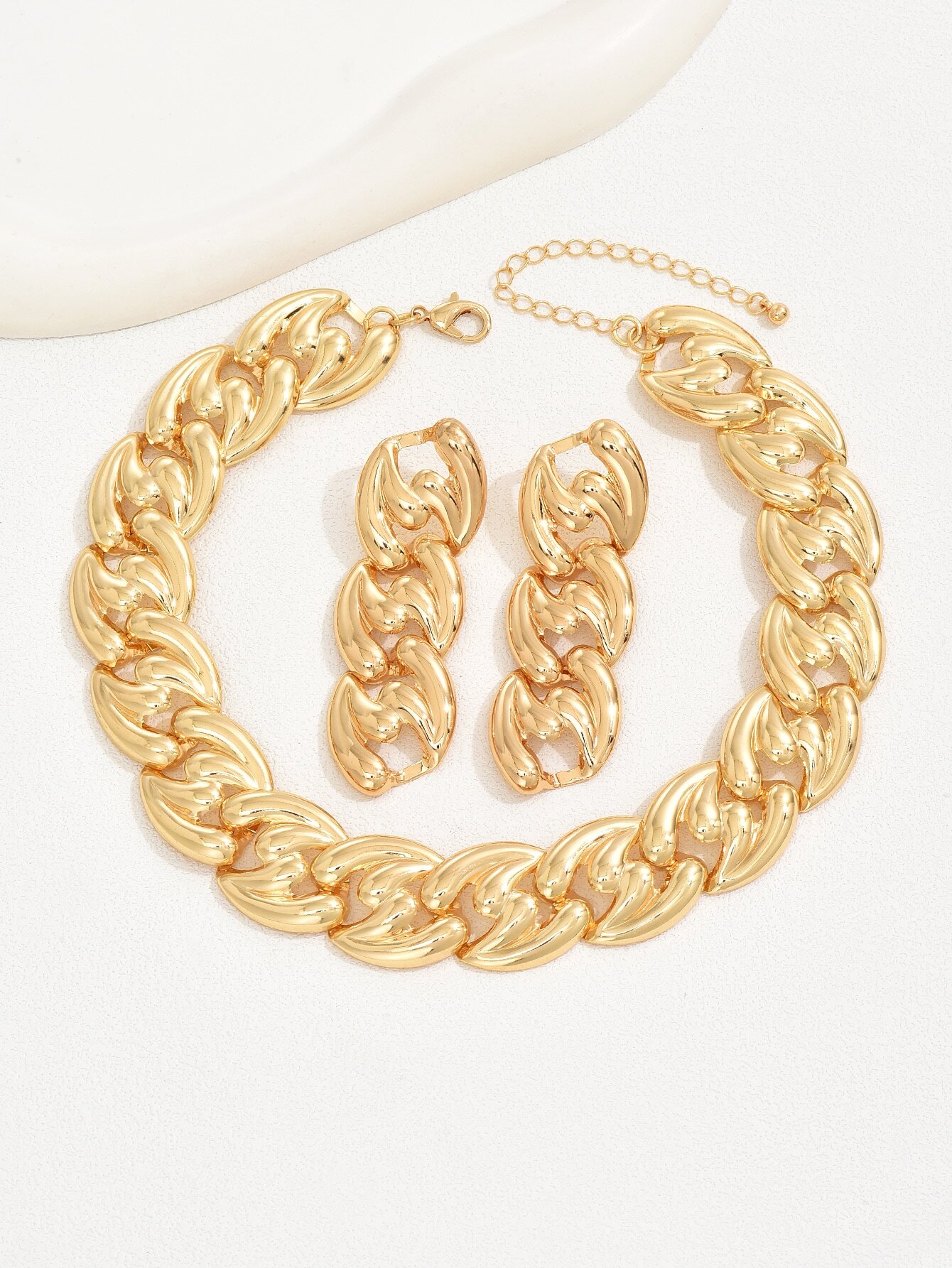 SHEIN Gothic Punk Y2K Style Gold Chain Necklace And 1pair Statement Metal Earrings