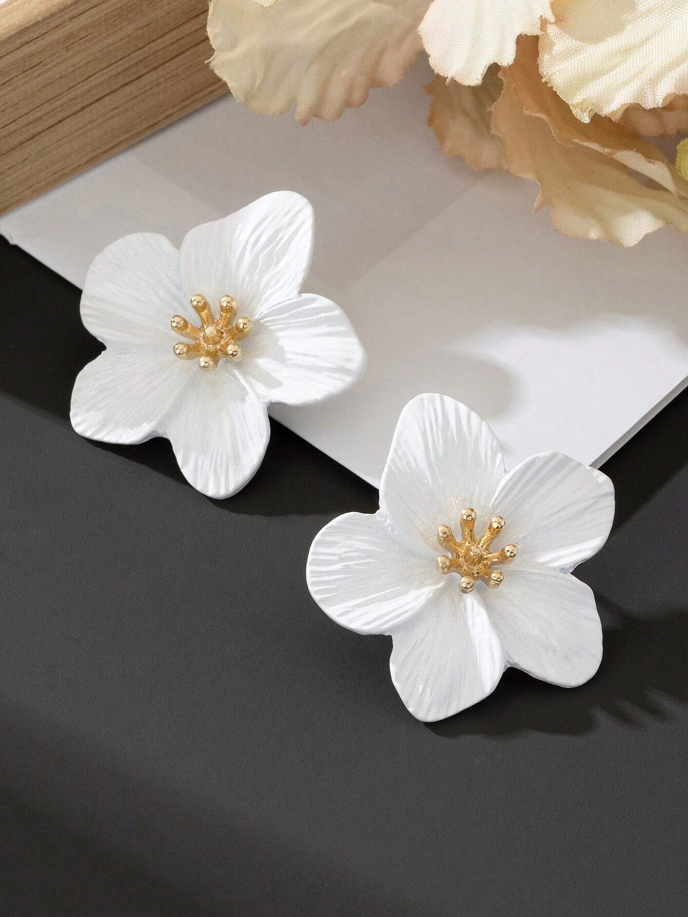 SHEIN 1 Pair Delicate Multicolored Dopamine Flower