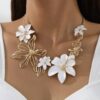 SHEIN 1pc Metal Hollow Flower Oil Drop Necklace