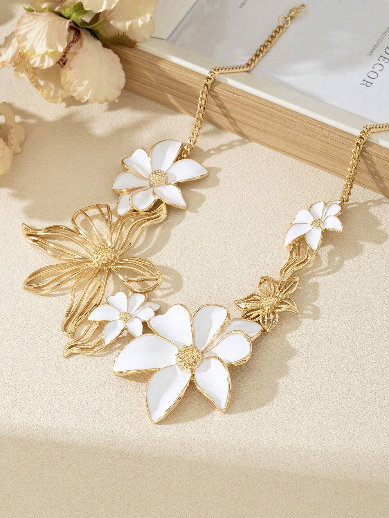 SHEIN 1pc Metal Hollow Flower Oil Drop Necklace