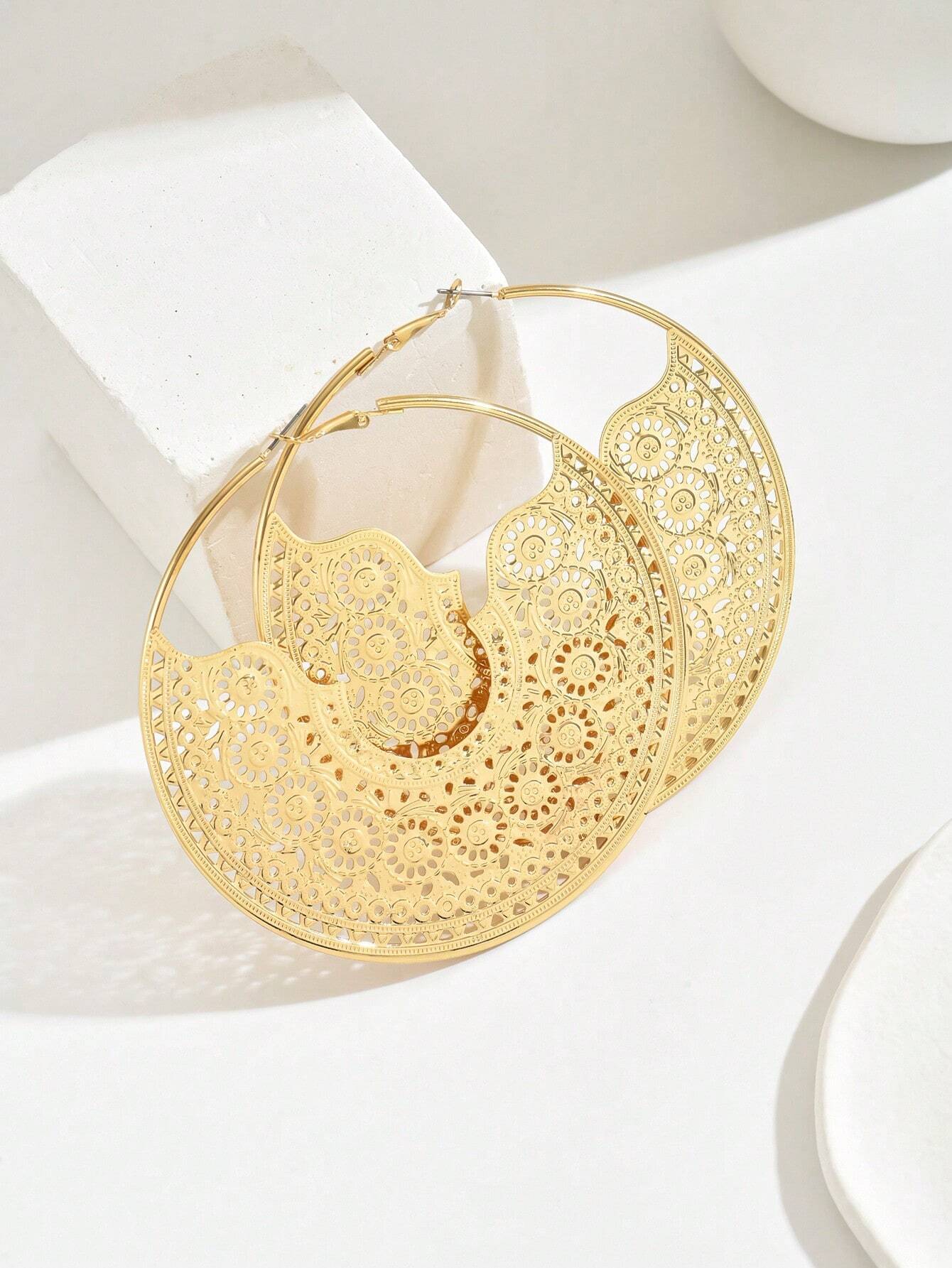 SHEIN Vintage Oversized Hollow Floral Pattern Totem Metal Geometric Drop Hoop Earrings
