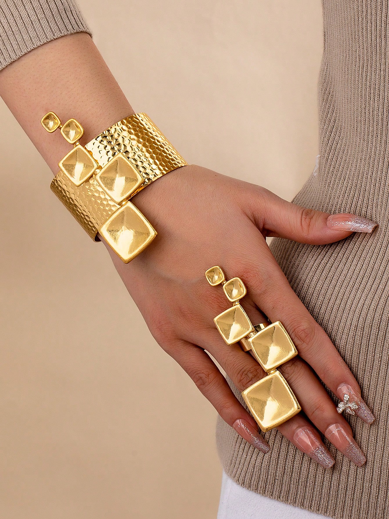 SHEIN 1 Set Golden Color Geometric Chunky Ring Cuff Bangle