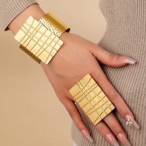 SHEIN 1 Set Golden Color Oversized Spiral Swirl Pattern Cuff Bangle Bracelet Ring Set