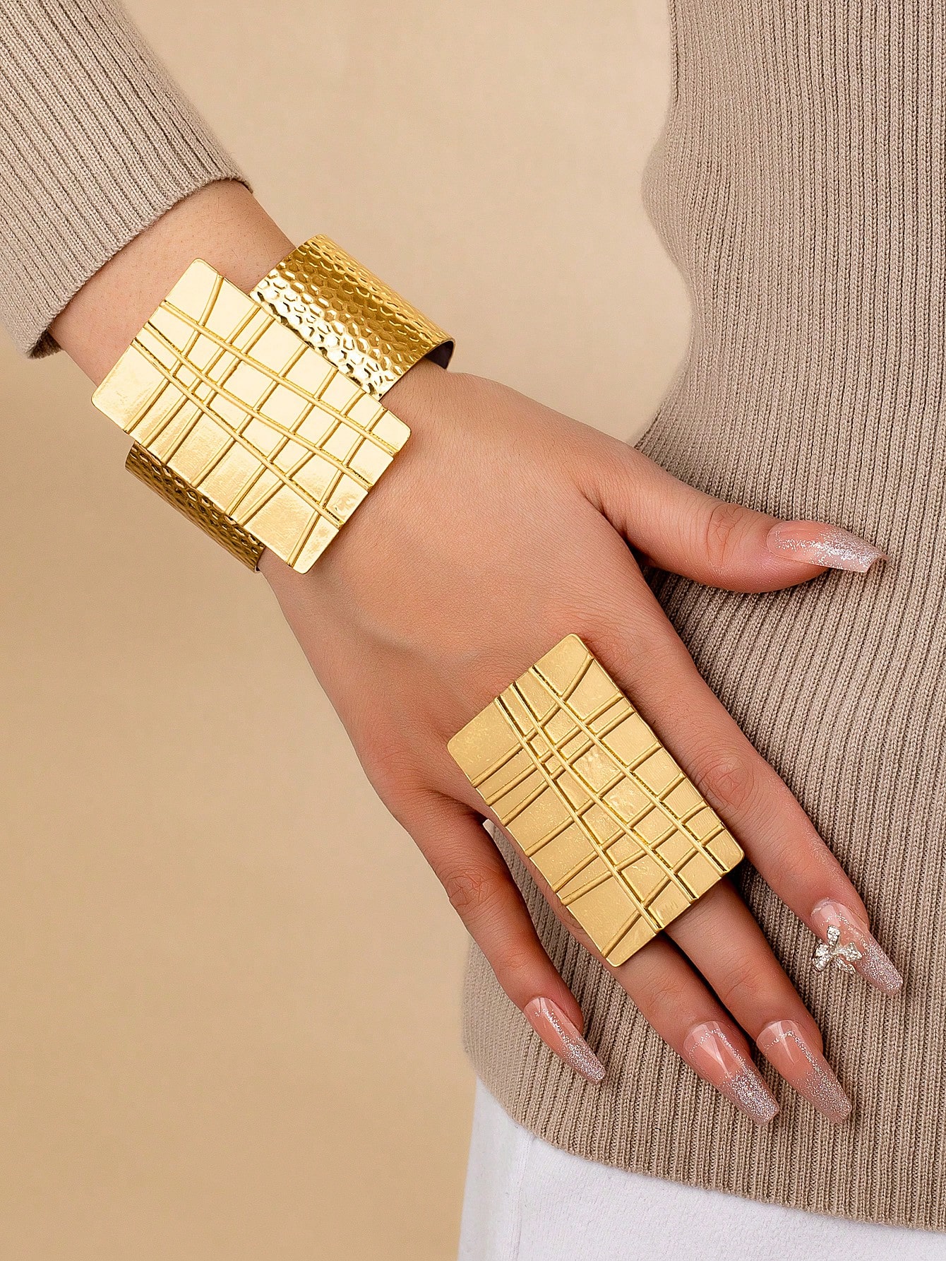 SHEIN 1 Set Golden Color Oversized Spiral Swirl Pattern Cuff Bangle Bracelet Ring Set