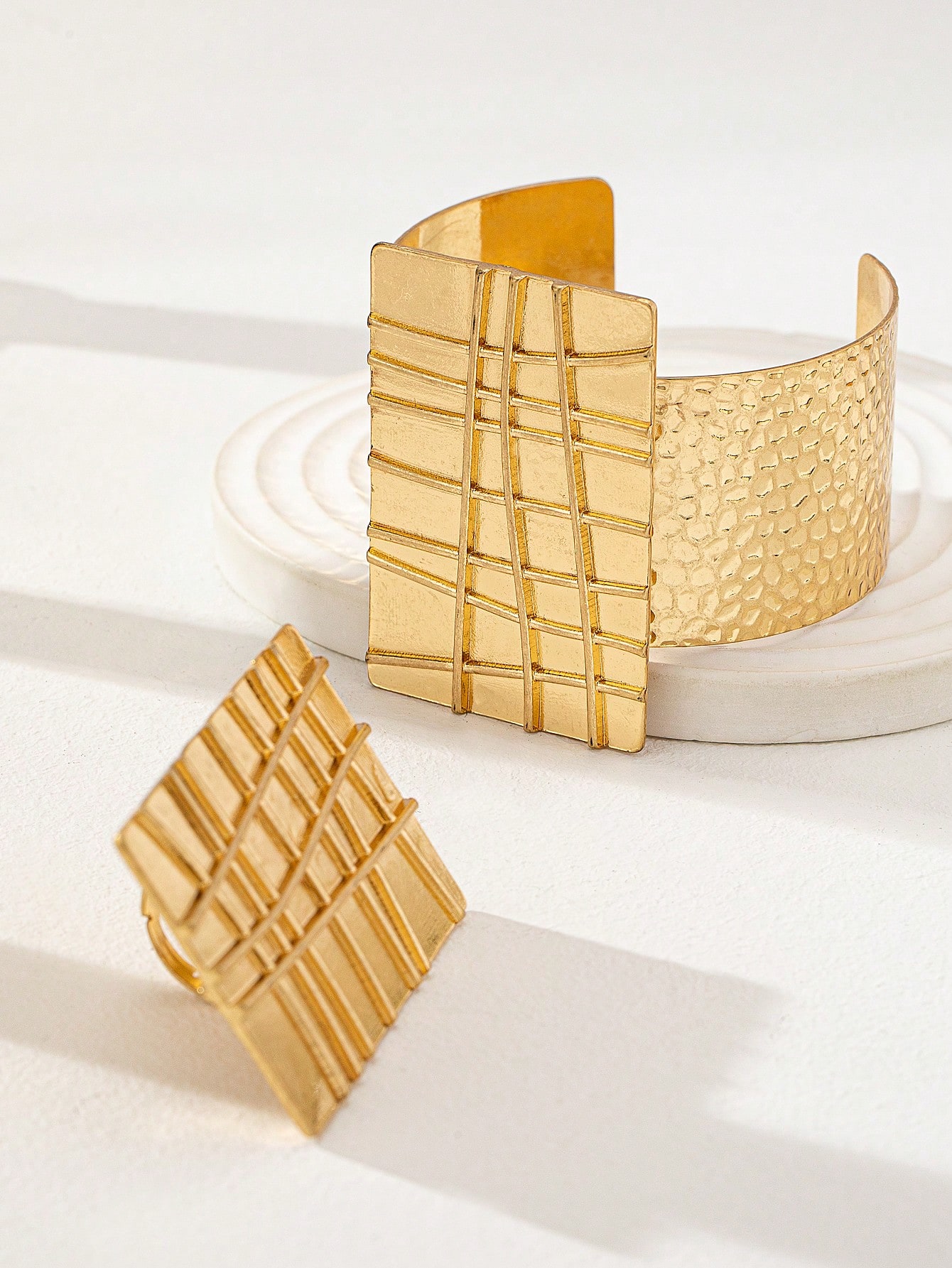 SHEIN 1 Set Golden Color Oversized Spiral Swirl Pattern Cuff Bangle Bracelet Ring Set