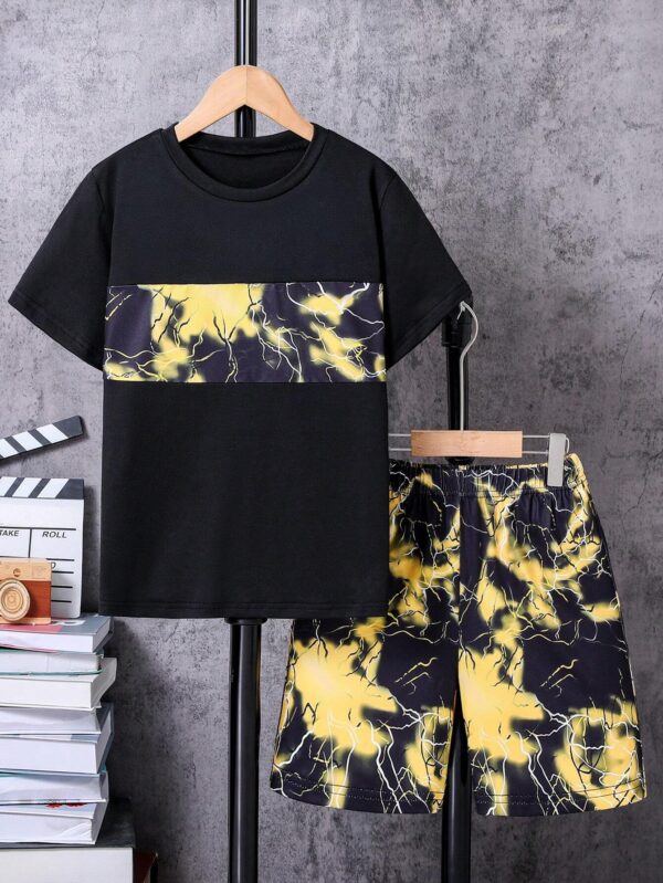 SHEIN 2pcs/Set Tween Boys Casual Ombre Lightning Graphic Tee Shirt And Shorts Set