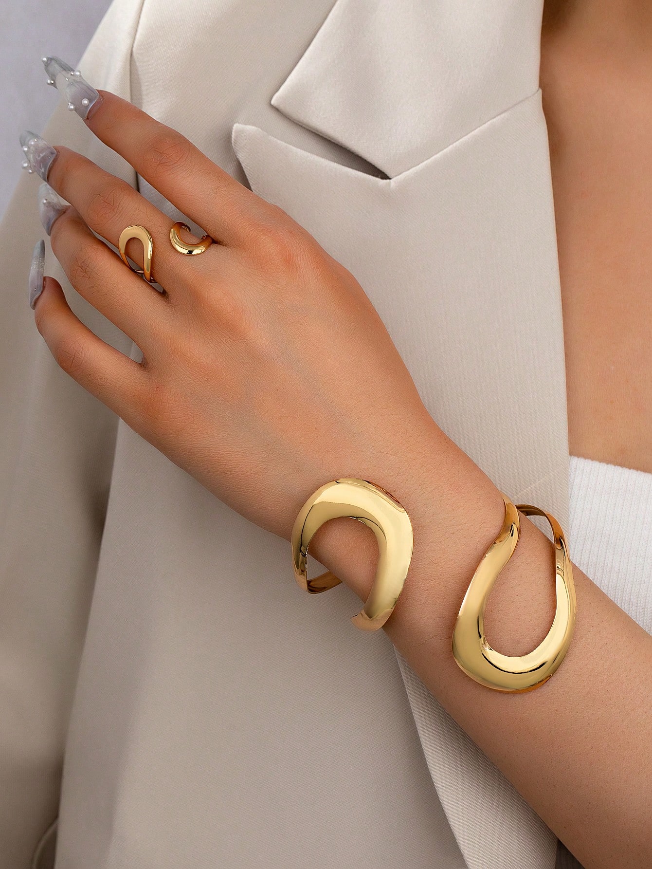SHEIN Spiral Design Chunky Bracelet Ring Jewelry Set