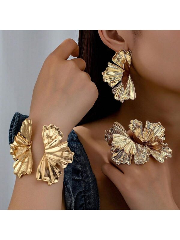 SHEIN 5pcs Jewelry Set, Floral Metal Rings, Earrings, Bracelet Lightweight Luxury Matching