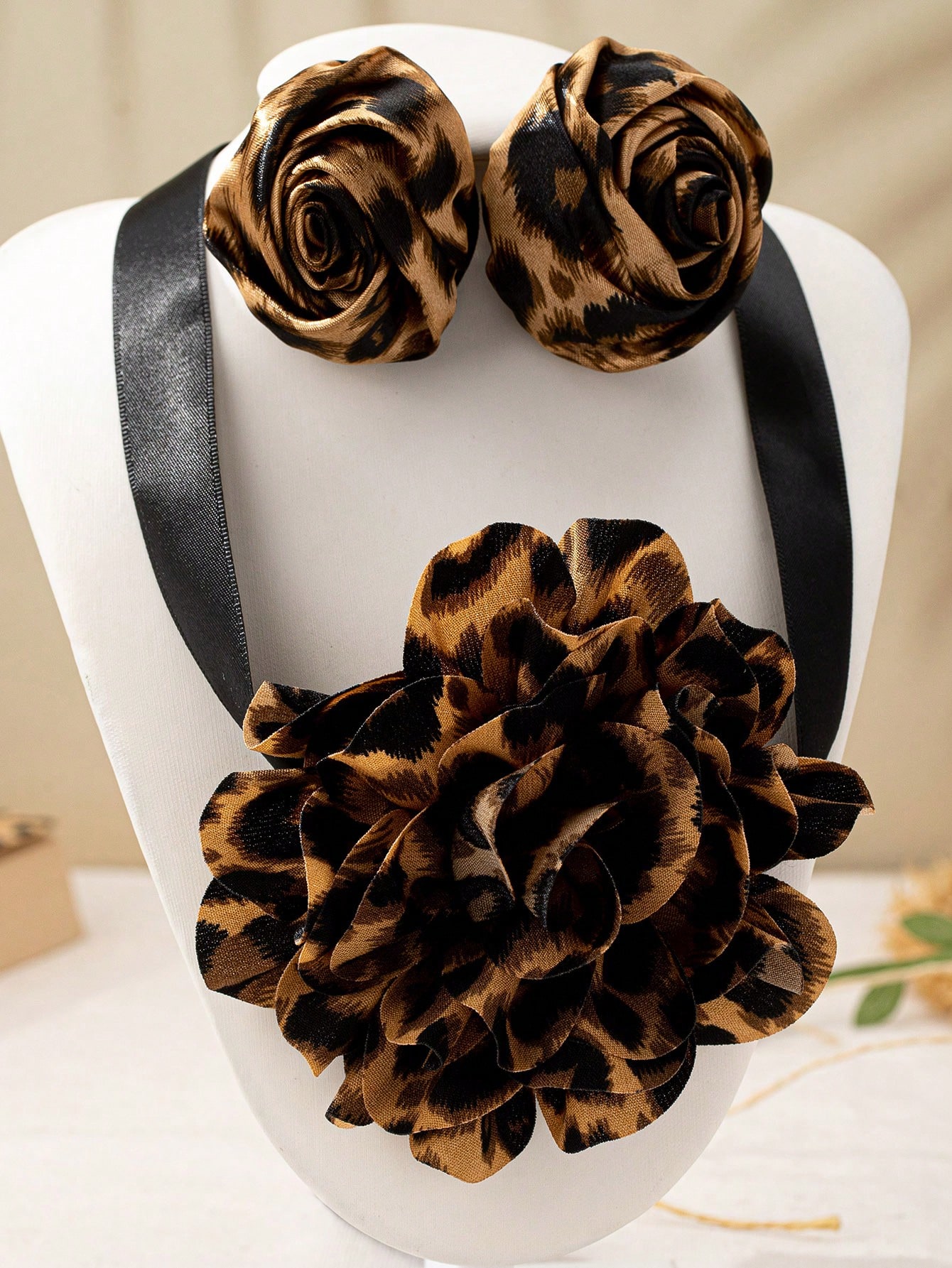 SHEIN 3pcs/Set Elegant & Charming Leopard Print Rose Flower Earrings Necklace