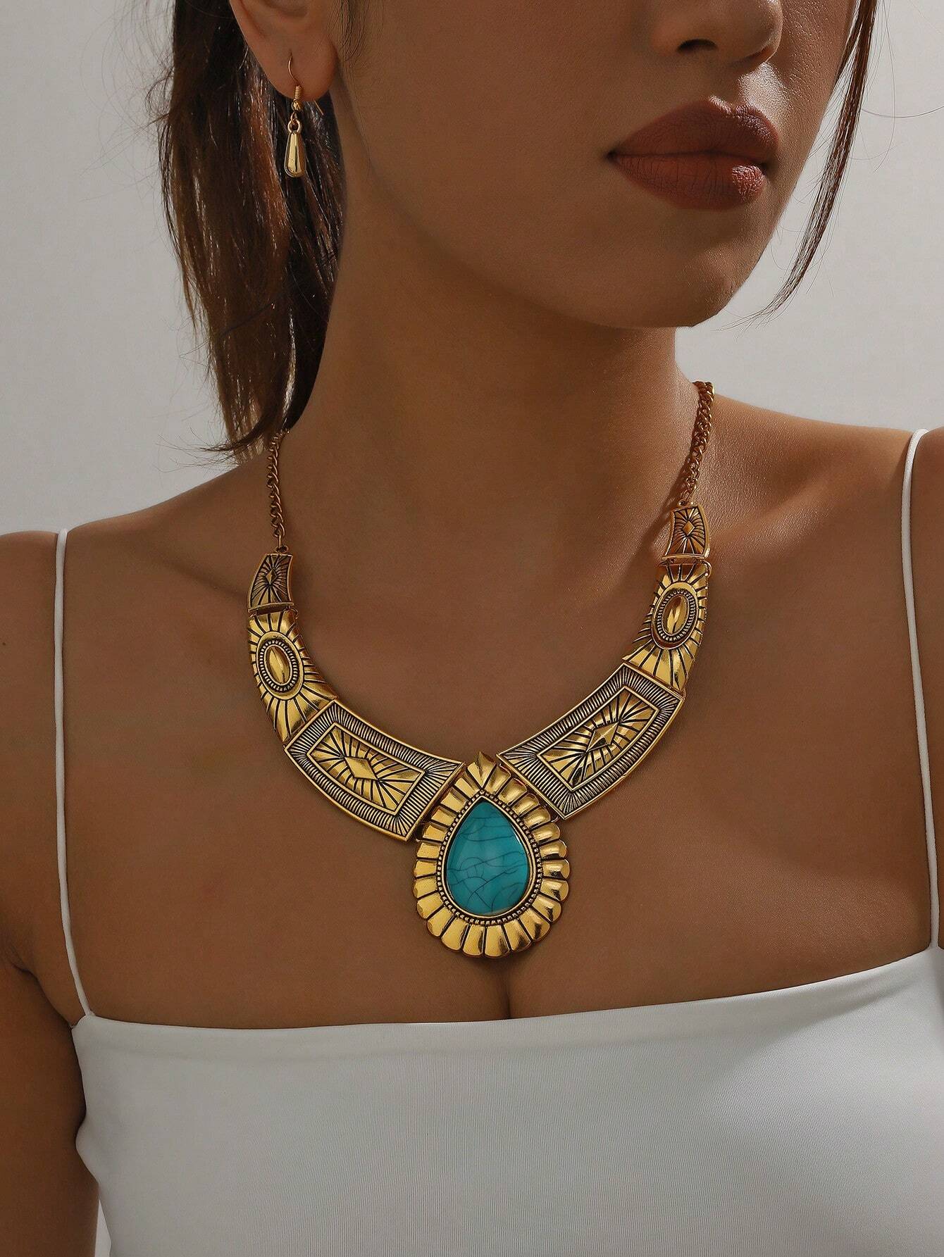 SHEIN 3pcs/Set Metal Chain Fan Shape Pendant With Resin & Turquoise Drop Stone