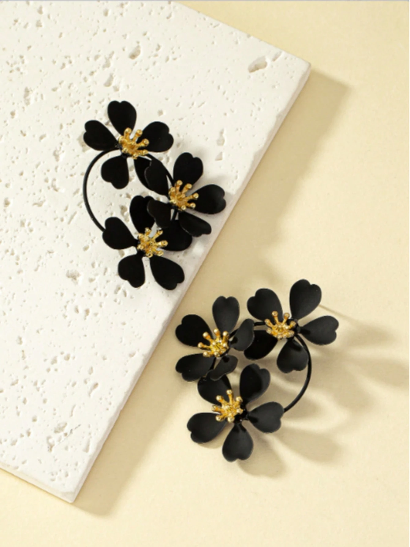 SHEIN Fashion Flower Earrings