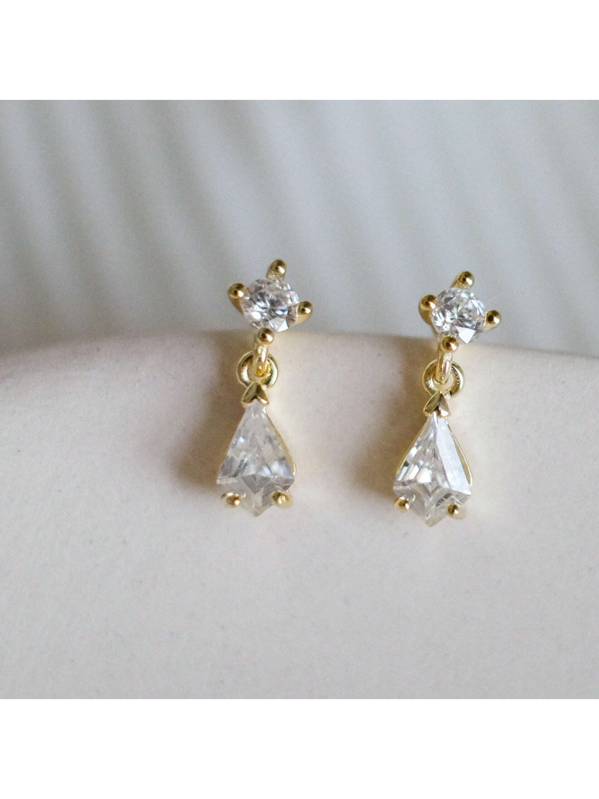 SHEIN 1 Pair Vintage-Style, Versatile, Simple & Elegant Stud Earrings