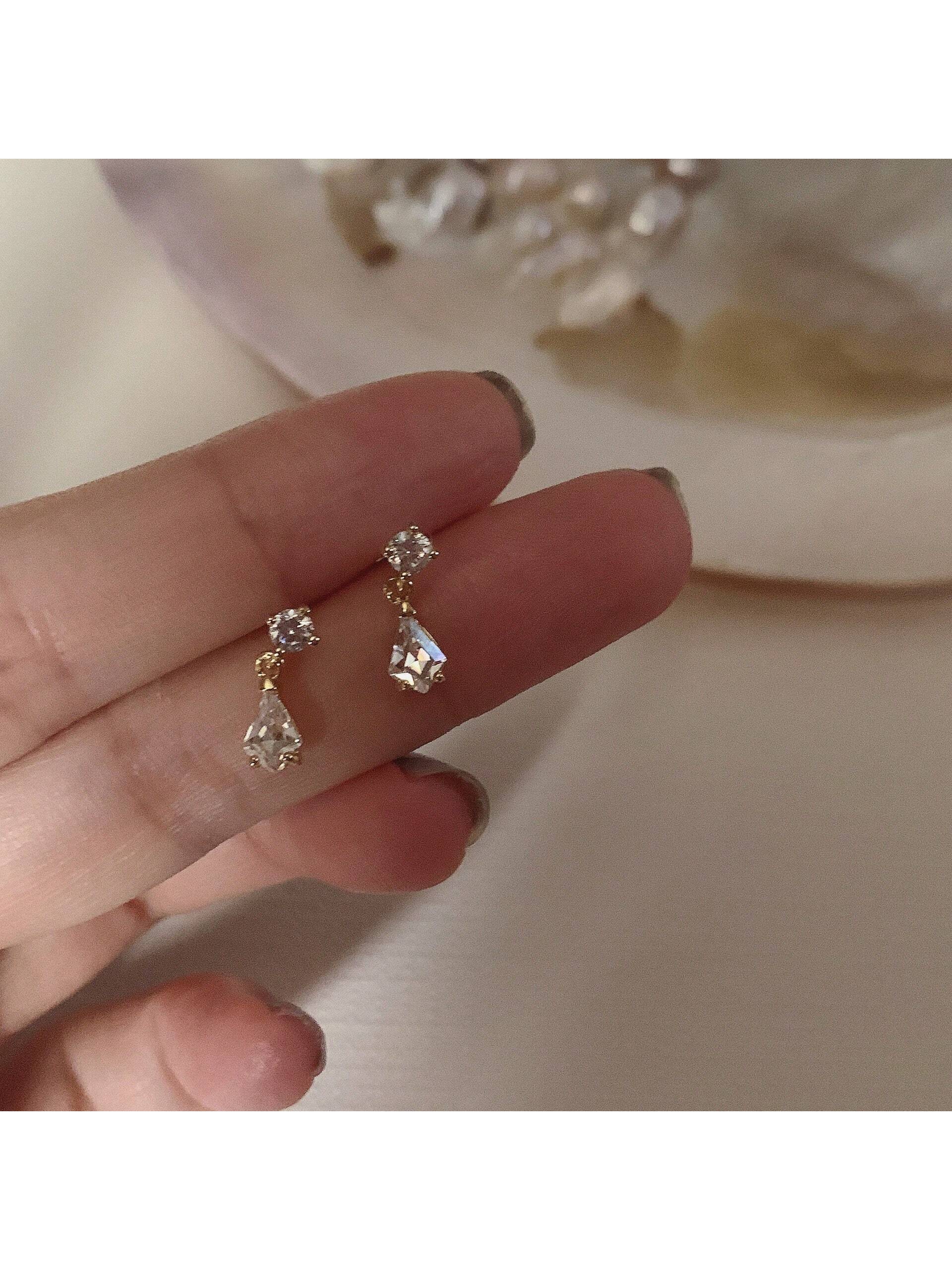 SHEIN 1 Pair Vintage-Style, Versatile, Simple & Elegant Stud Earrings