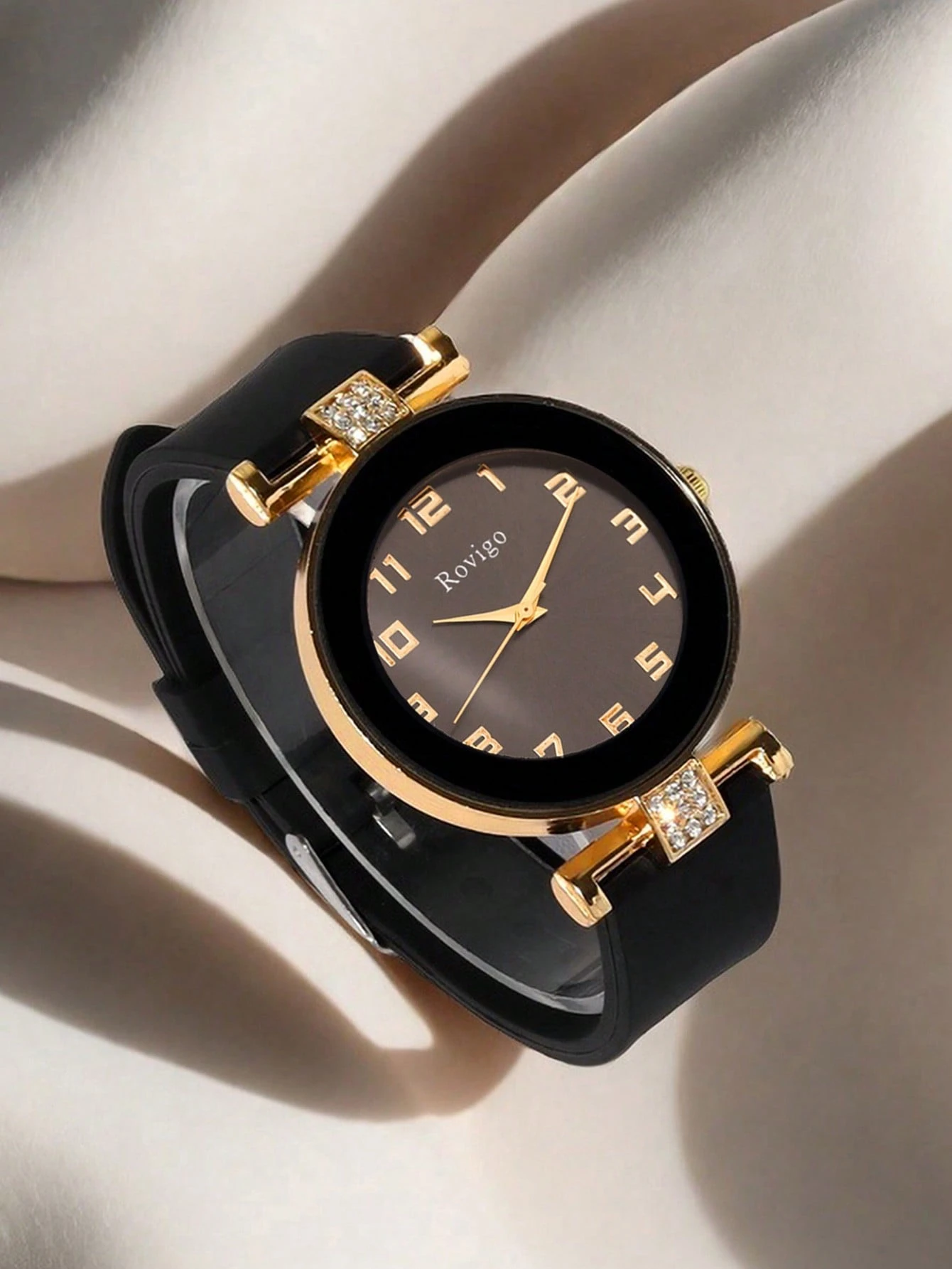 SHEIN Fashionable Round Quartz Watch