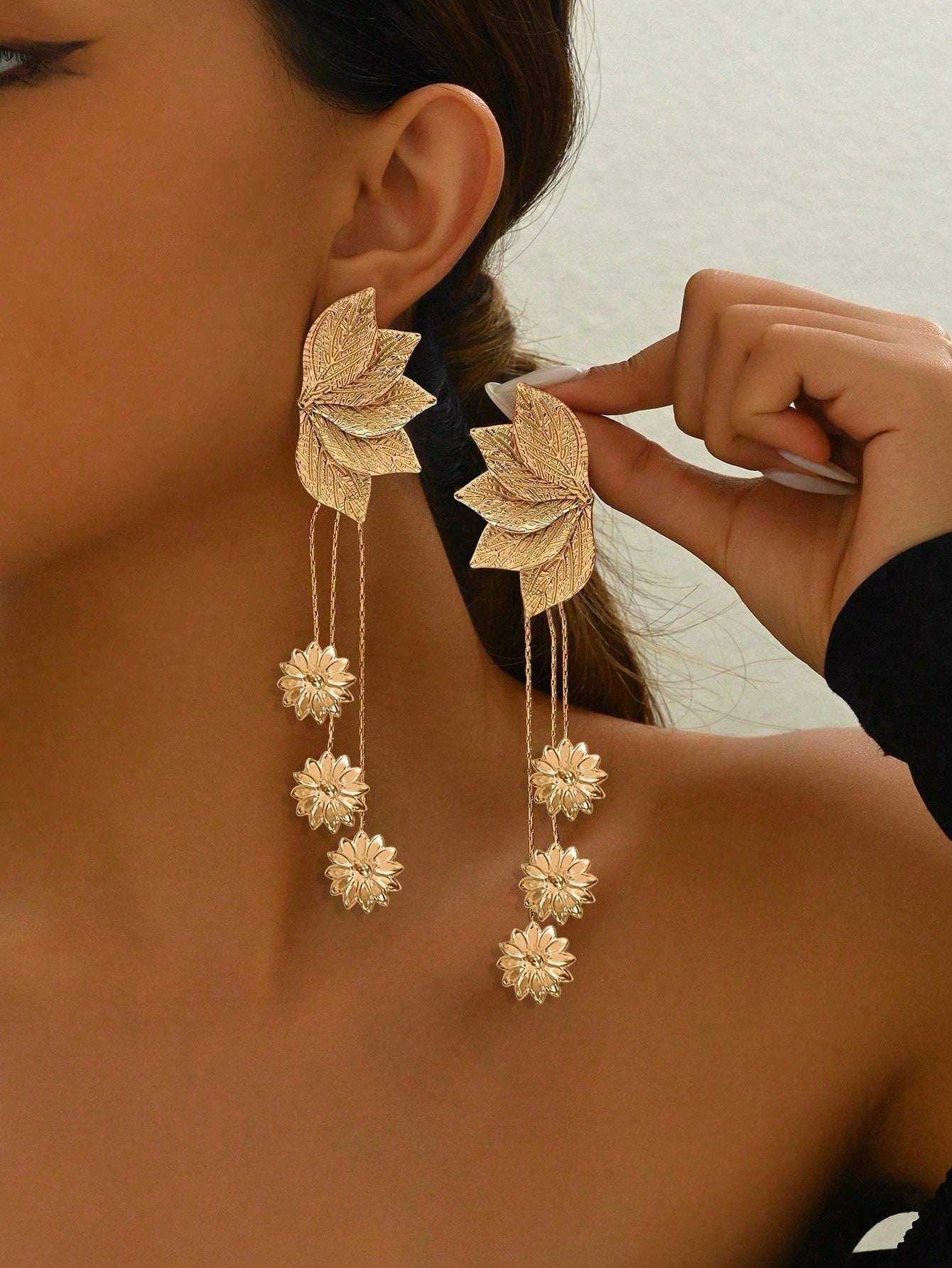 SHEIN Creative Left-Right Asymmetric Fringed Leaf Earrings
