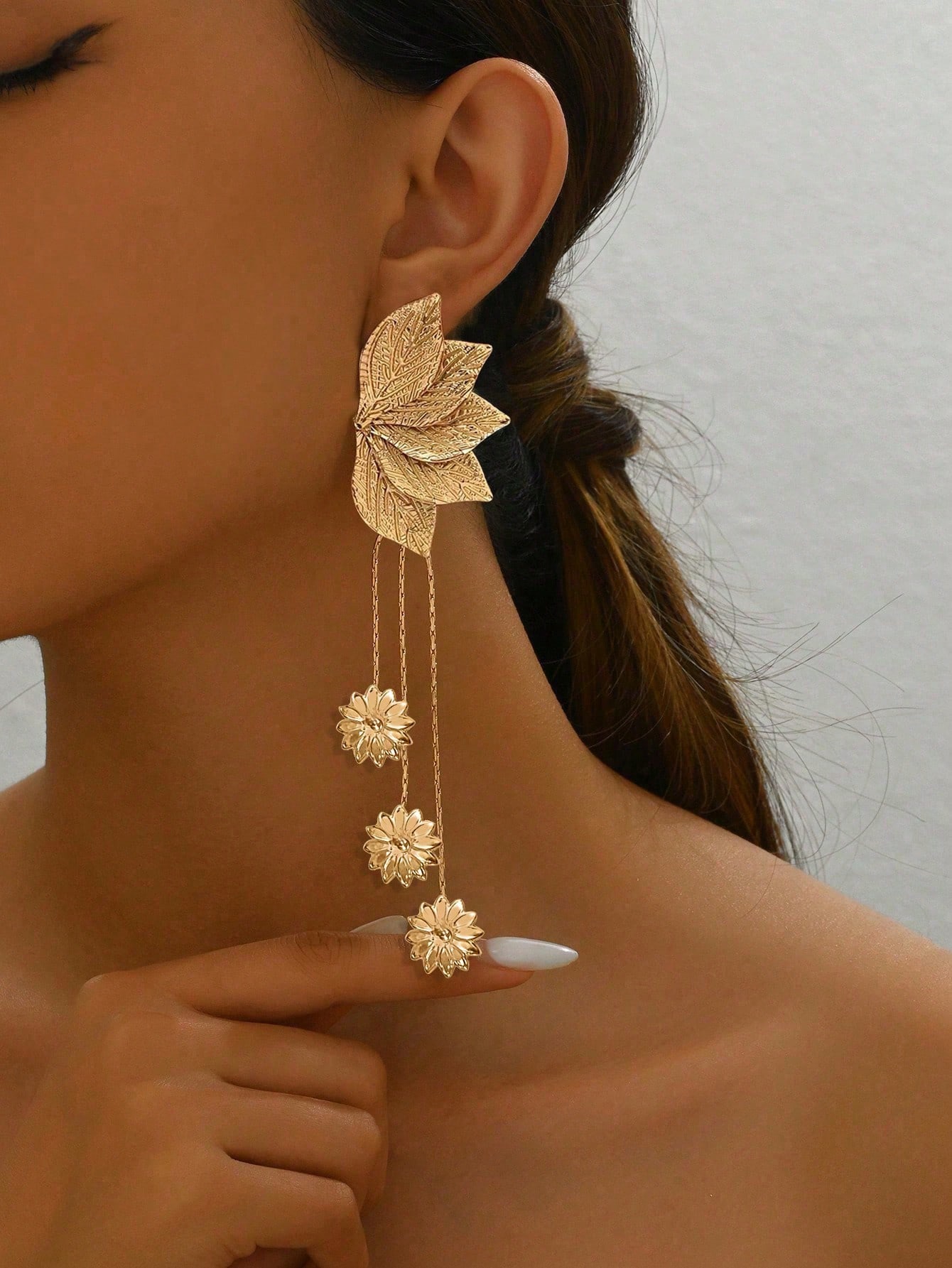 SHEIN Creative Left-Right Asymmetric Fringed Leaf Earrings